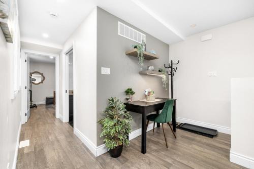 Downtown Apartment Steps to ByWard Market