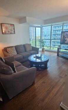 Lovely condo near Lake Ontario