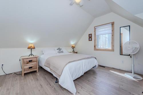 Lakeview Loft A-Frame Escape Tobermory With AC