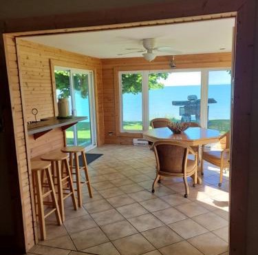 SUNRISE BAY with panoramic view of Lake Erie
