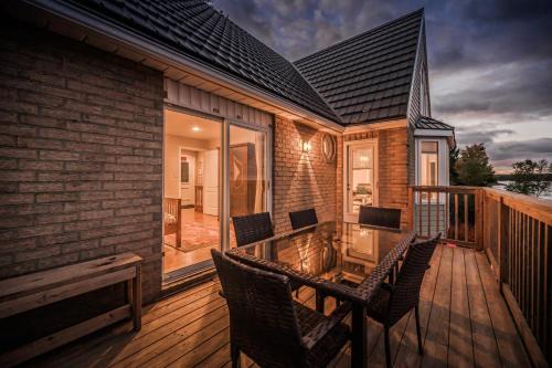 Private 3BR Waterfront Escape