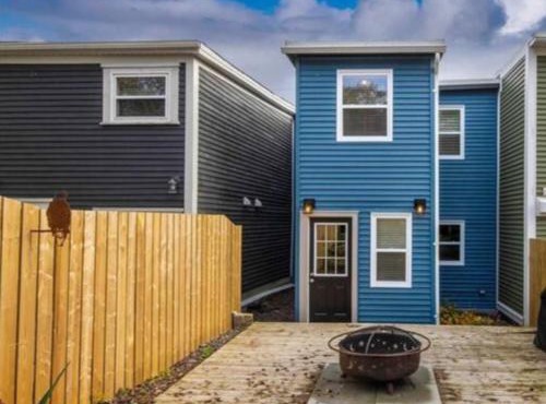 The Fancy House 3bed DT w Fenced Yard