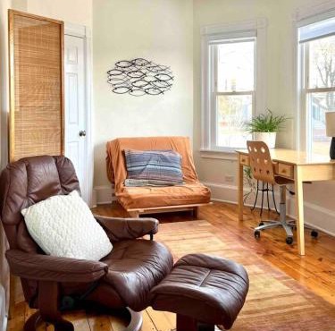 Peaceful Oasis on Munjoy Hill 2nd flr 3BR parking