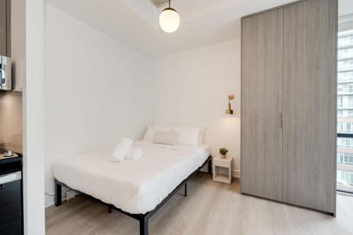 Studio Gem in the lovely Waterfront Communities