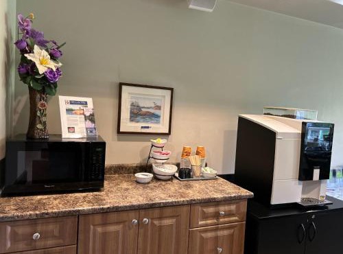 Midland Inn & Suites