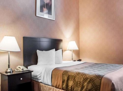 Woodstock Inn and Suites