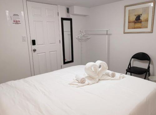 Tidy Private Rooms with Full Kitchen