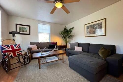 Relax in Style and Comfort in South Bay