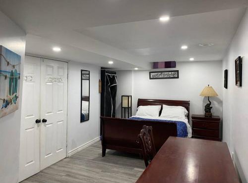 Large Separate Entrance Basement Unit 2Beds 1Washroom Sleeps 4-6