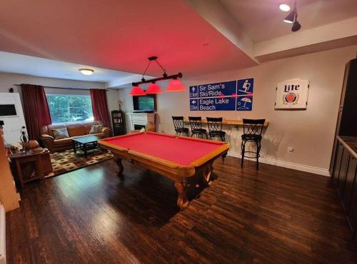 The Hidden Porch at Sir Sam's (hot tub & sauna)
