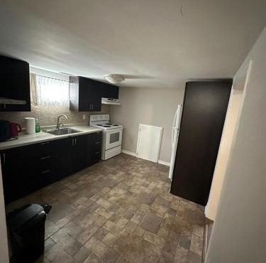 Affordable stay near the OPG TV and parking