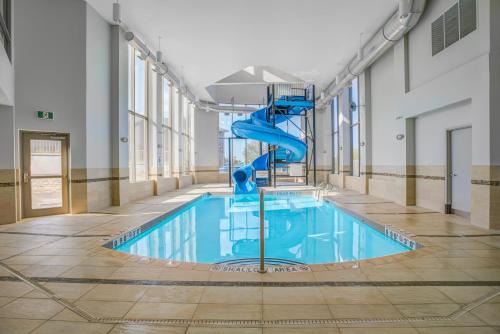 Holiday Inn Express & Suites - Woodstock, ON CANADA