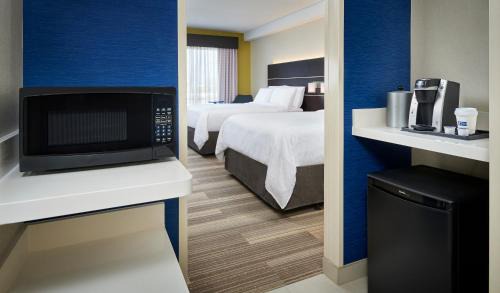 Holiday Inn Express & Suites Windsor East - Lakeshore by IHG
