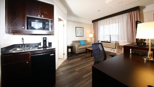 Holiday Inn Windsor - Ambassador Bridge by IHG