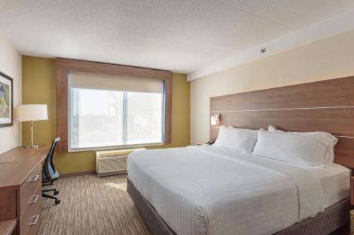 Holiday Inn Express & Suites - Belleville by IHG