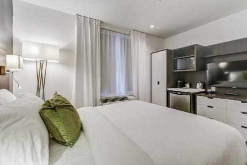 EST Hotel