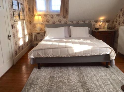 Old Iron Inn Bed and Breakfast