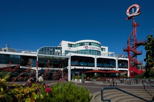 The Lonsdale Quay Hotel 