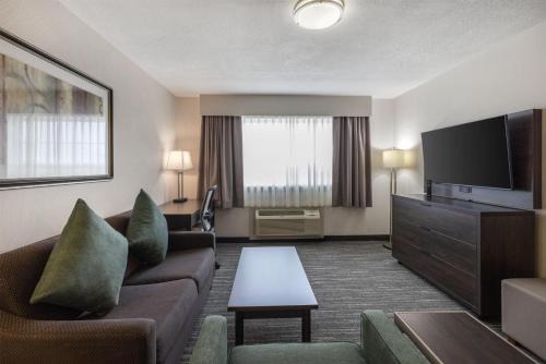 Holiday Inn Express Dawson Creek Ihg Hotel 