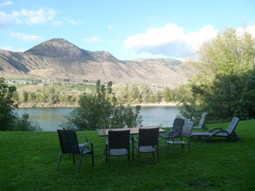 Riverland Inn 